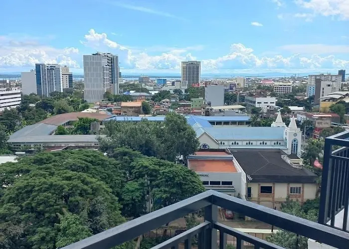 Cityscape Grand Tower - 2 Bedrooms With Balcony Close To Ayala Mall - New 4*
