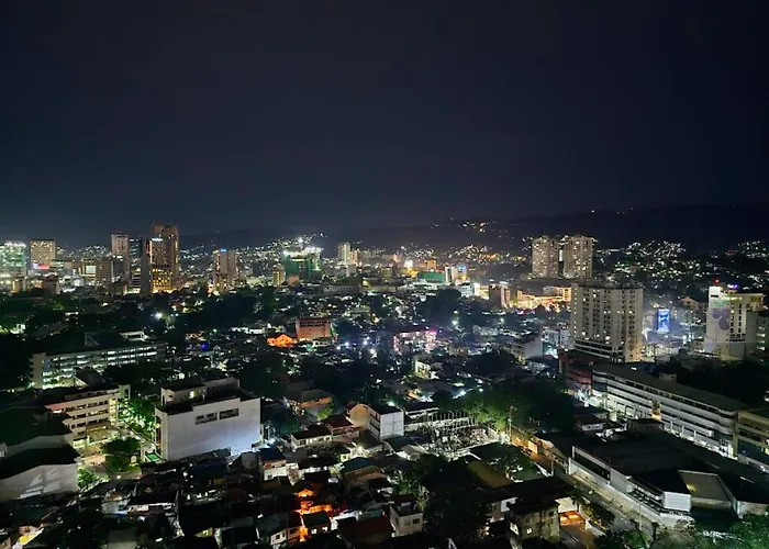 Cityscape Grand Tower - 2 Bedrooms With Balcony Close To Ayala Mall - New Aparthotel